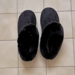 Ladies Isotoner navy suede, plush interior slippers